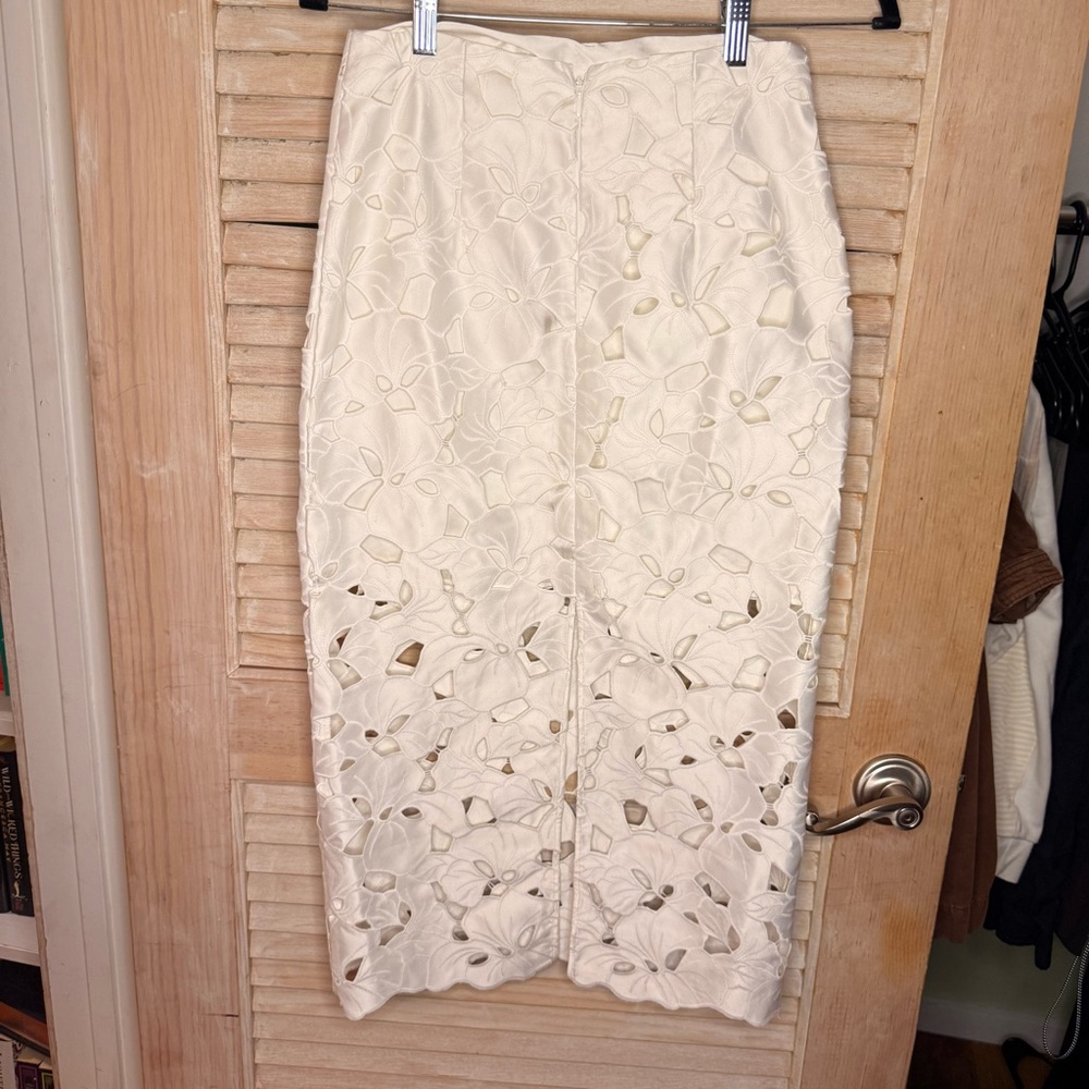 H&M Cream Floral Laser-Cut Pencil Skirt - Picture 2 of 6